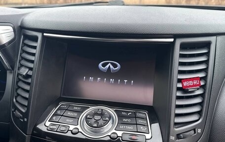 Infiniti QX70, 2015 год, 2 850 000 рублей, 14 фотография