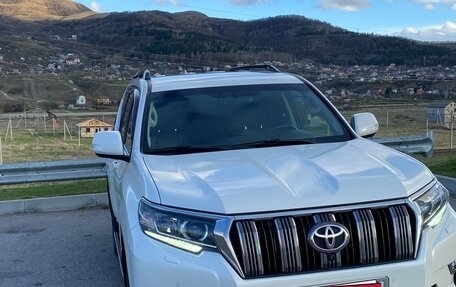 Toyota Land Cruiser Prado 150 рестайлинг 2, 2020 год, 7 200 000 рублей, 2 фотография