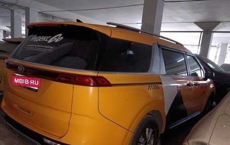 KIA Carnival III, 2021 год, 2 200 000 рублей, 2 фотография