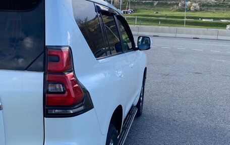 Toyota Land Cruiser Prado 150 рестайлинг 2, 2020 год, 7 200 000 рублей, 4 фотография