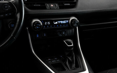 Toyota RAV4, 2020 год, 2 999 000 рублей, 16 фотография