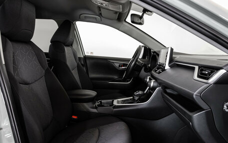 Toyota RAV4, 2020 год, 2 999 000 рублей, 24 фотография