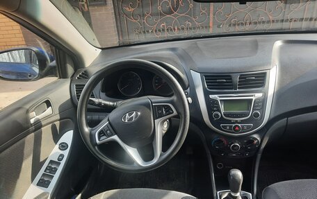 Hyundai Solaris II рестайлинг, 2011 год, 600 000 рублей, 8 фотография