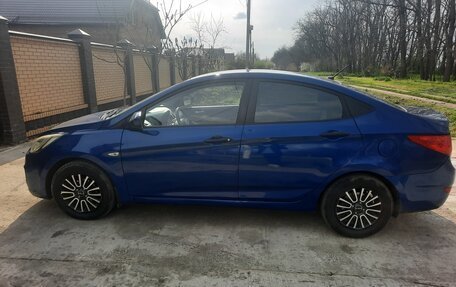 Hyundai Solaris II рестайлинг, 2011 год, 600 000 рублей, 4 фотография