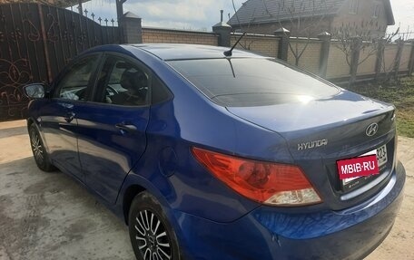 Hyundai Solaris II рестайлинг, 2011 год, 600 000 рублей, 5 фотография