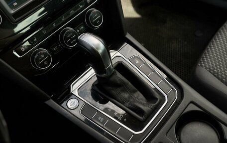 Volkswagen Passat B8 рестайлинг, 2017 год, 1 415 000 рублей, 11 фотография