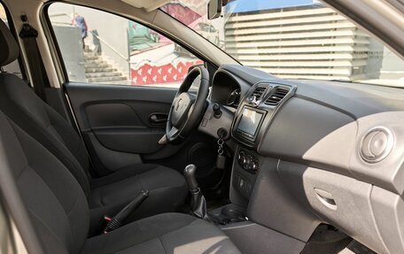 Renault Logan II, 2017 год, 754 000 рублей, 6 фотография