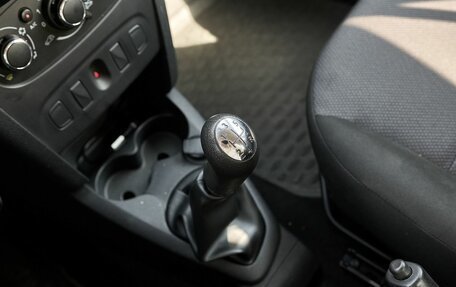 Renault Logan II, 2017 год, 754 000 рублей, 11 фотография
