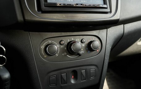 Renault Logan II, 2017 год, 754 000 рублей, 10 фотография