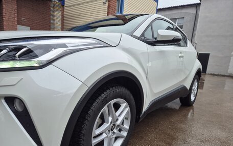 Toyota C-HR I рестайлинг, 2021 год, 2 730 000 рублей, 14 фотография