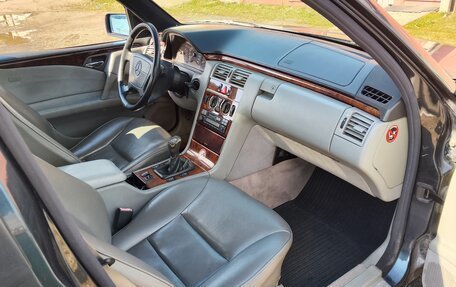 Mercedes-Benz E-Класс, 1997 год, 250 000 рублей, 1 фотография