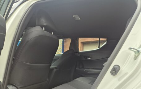 Toyota C-HR I рестайлинг, 2021 год, 2 730 000 рублей, 19 фотография