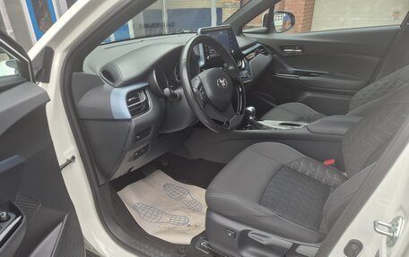 Toyota C-HR I рестайлинг, 2021 год, 2 730 000 рублей, 23 фотография