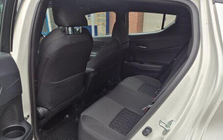 Toyota C-HR I рестайлинг, 2021 год, 2 730 000 рублей, 21 фотография