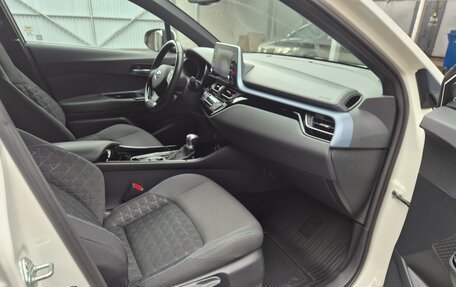 Toyota C-HR I рестайлинг, 2021 год, 2 730 000 рублей, 18 фотография