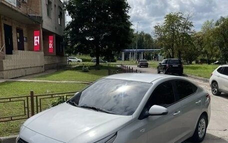 Hyundai Solaris II рестайлинг, 2017 год, 1 000 000 рублей, 1 фотография