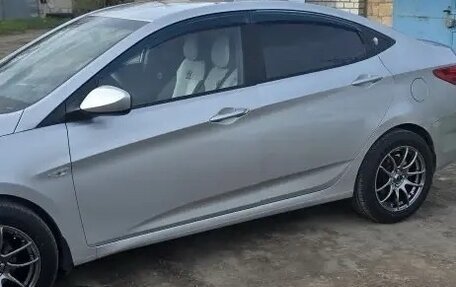 Hyundai Solaris II рестайлинг, 2013 год, 850 000 рублей, 2 фотография