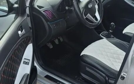 Hyundai Solaris II рестайлинг, 2013 год, 850 000 рублей, 8 фотография