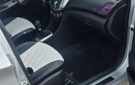 Hyundai Solaris II рестайлинг, 2013 год, 850 000 рублей, 5 фотография