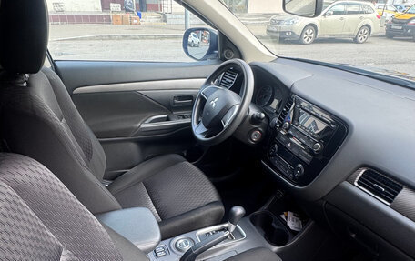 Mitsubishi Outlander III рестайлинг 3, 2014 год, 1 650 000 рублей, 13 фотография