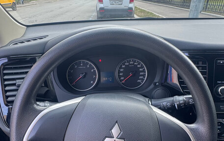 Mitsubishi Outlander III рестайлинг 3, 2014 год, 1 650 000 рублей, 12 фотография