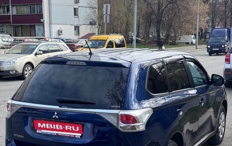 Mitsubishi Outlander III рестайлинг 3, 2014 год, 1 650 000 рублей, 4 фотография