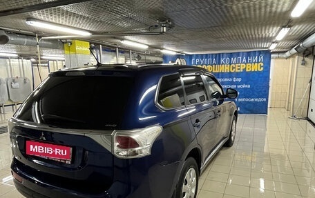 Mitsubishi Outlander III рестайлинг 3, 2014 год, 1 650 000 рублей, 10 фотография