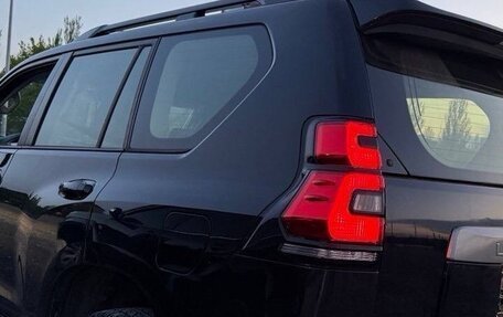 Toyota Land Cruiser Prado 150 рестайлинг 2, 2021 год, 7 150 000 рублей, 5 фотография