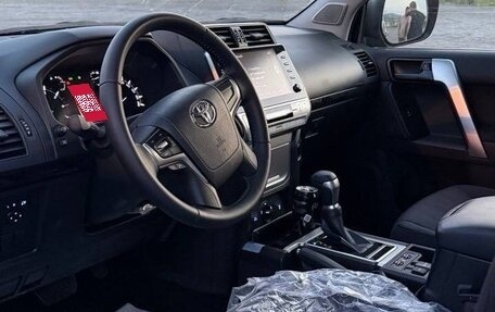 Toyota Land Cruiser Prado 150 рестайлинг 2, 2021 год, 7 150 000 рублей, 6 фотография