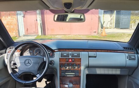 Mercedes-Benz E-Класс, 1997 год, 250 000 рублей, 3 фотография