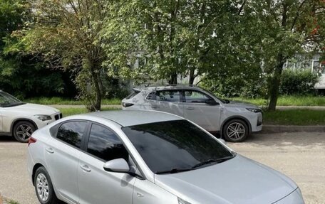 Hyundai Solaris II рестайлинг, 2017 год, 1 000 000 рублей, 4 фотография