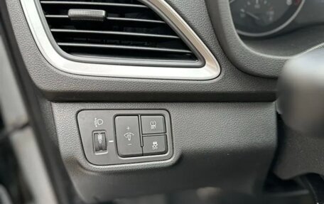 Hyundai Solaris II рестайлинг, 2017 год, 1 000 000 рублей, 12 фотография