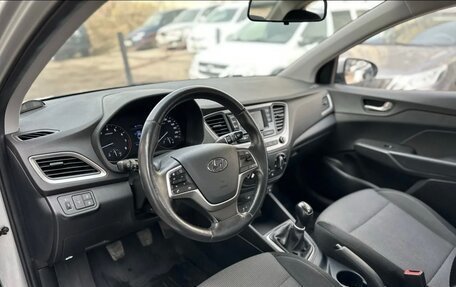 Hyundai Solaris II рестайлинг, 2017 год, 1 000 000 рублей, 14 фотография