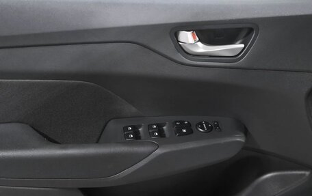 Hyundai Solaris II рестайлинг, 2017 год, 1 000 000 рублей, 10 фотография