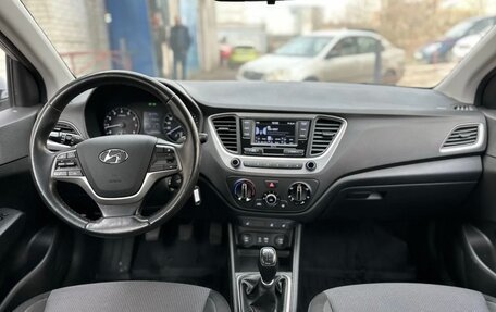 Hyundai Solaris II рестайлинг, 2017 год, 1 000 000 рублей, 15 фотография