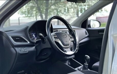 Hyundai Solaris II рестайлинг, 2017 год, 1 000 000 рублей, 11 фотография