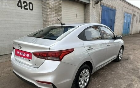 Hyundai Solaris II рестайлинг, 2017 год, 1 000 000 рублей, 6 фотография