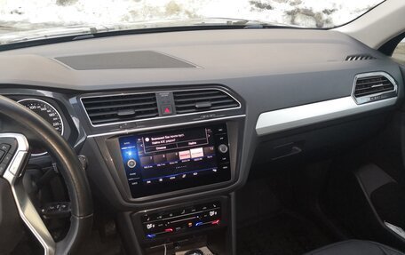 Volkswagen Tiguan II, 2021 год, 2 870 000 рублей, 3 фотография