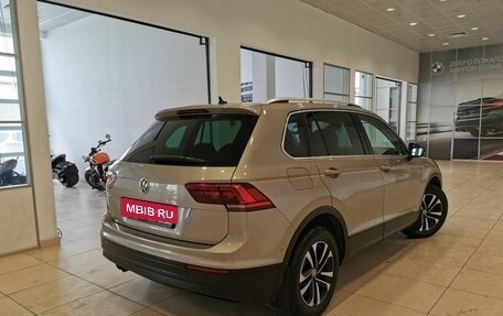 Volkswagen Tiguan II, 2019 год, 2 247 000 рублей, 2 фотография