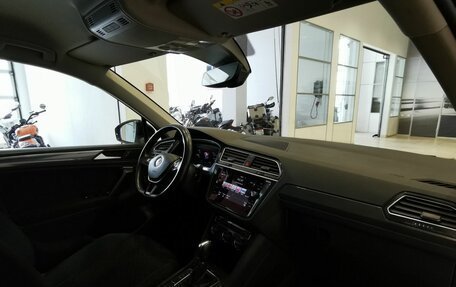 Volkswagen Tiguan II, 2019 год, 2 247 000 рублей, 13 фотография