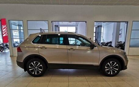 Volkswagen Tiguan II, 2019 год, 2 247 000 рублей, 6 фотография