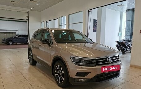 Volkswagen Tiguan II, 2019 год, 2 247 000 рублей, 3 фотография