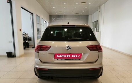 Volkswagen Tiguan II, 2019 год, 2 247 000 рублей, 8 фотография