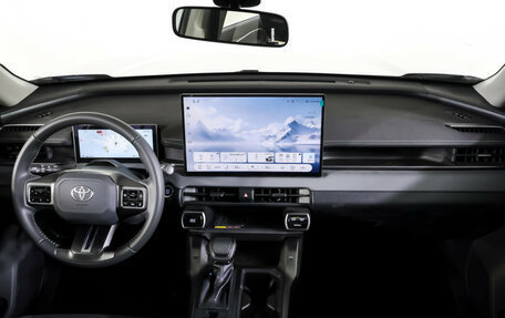 Toyota RAV4, 2025 год, 4 660 000 рублей, 12 фотография