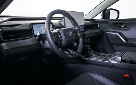 Toyota RAV4, 2025 год, 4 660 000 рублей, 15 фотография