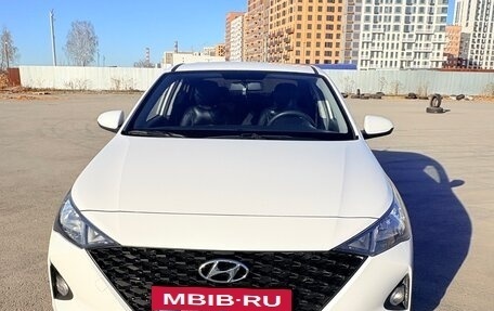 Hyundai Solaris II рестайлинг, 2021 год, 1 590 000 рублей, 2 фотография