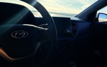 Hyundai Solaris II рестайлинг, 2021 год, 1 590 000 рублей, 5 фотография
