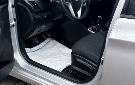 Hyundai Solaris II рестайлинг, 2013 год, 790 000 рублей, 3 фотография