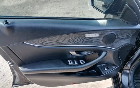 Mercedes-Benz E-Класс, 2017 год, 1 750 000 рублей, 2 фотография