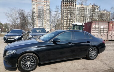 Mercedes-Benz E-Класс, 2017 год, 1 750 000 рублей, 2 фотография